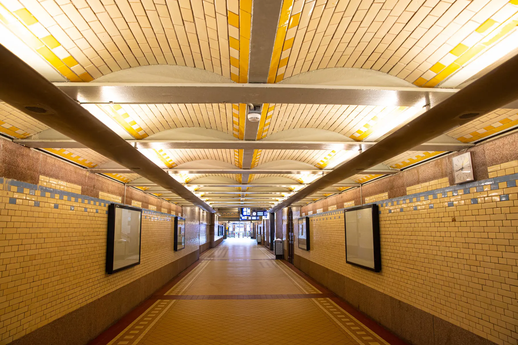 Een leeg station Haarlem