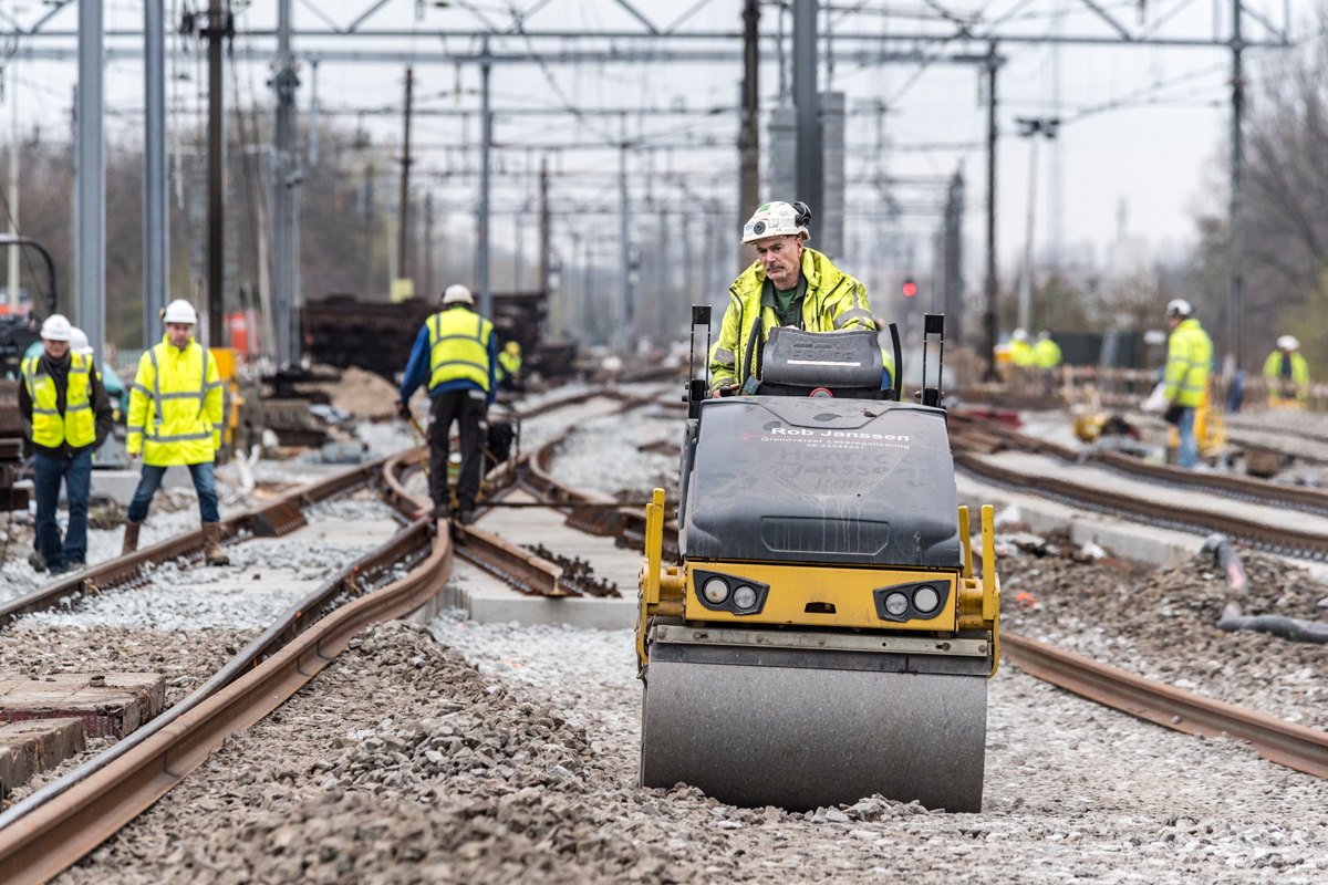 ProRail En NS Loodsen Treinreizigers Tussen Spoorwerk Door | ProRail