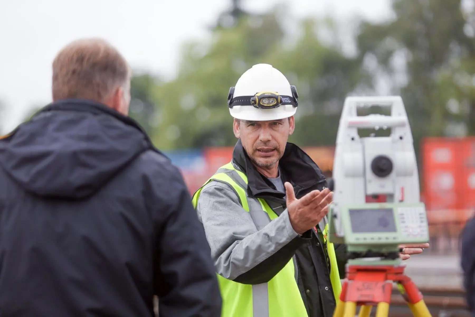 Landmeter van Strukton legt uit