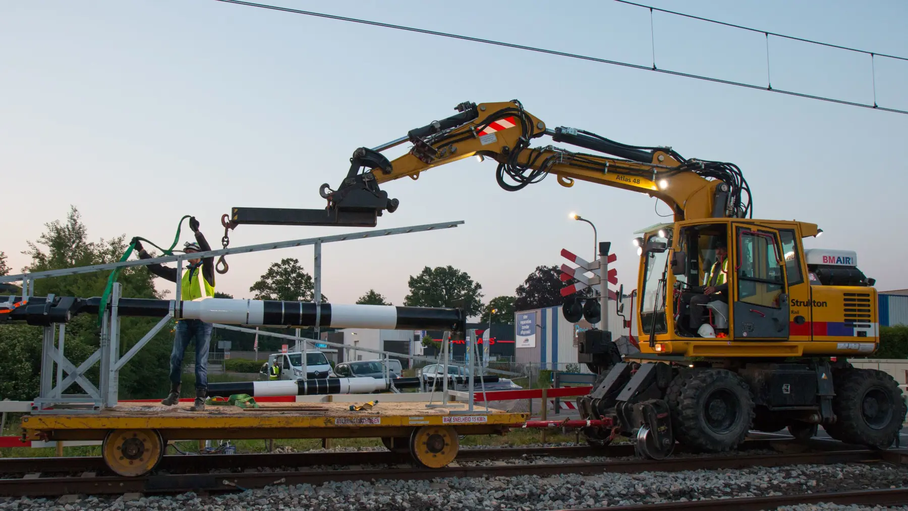 Archiefbeeld vernieuwen seinpalen in Weert