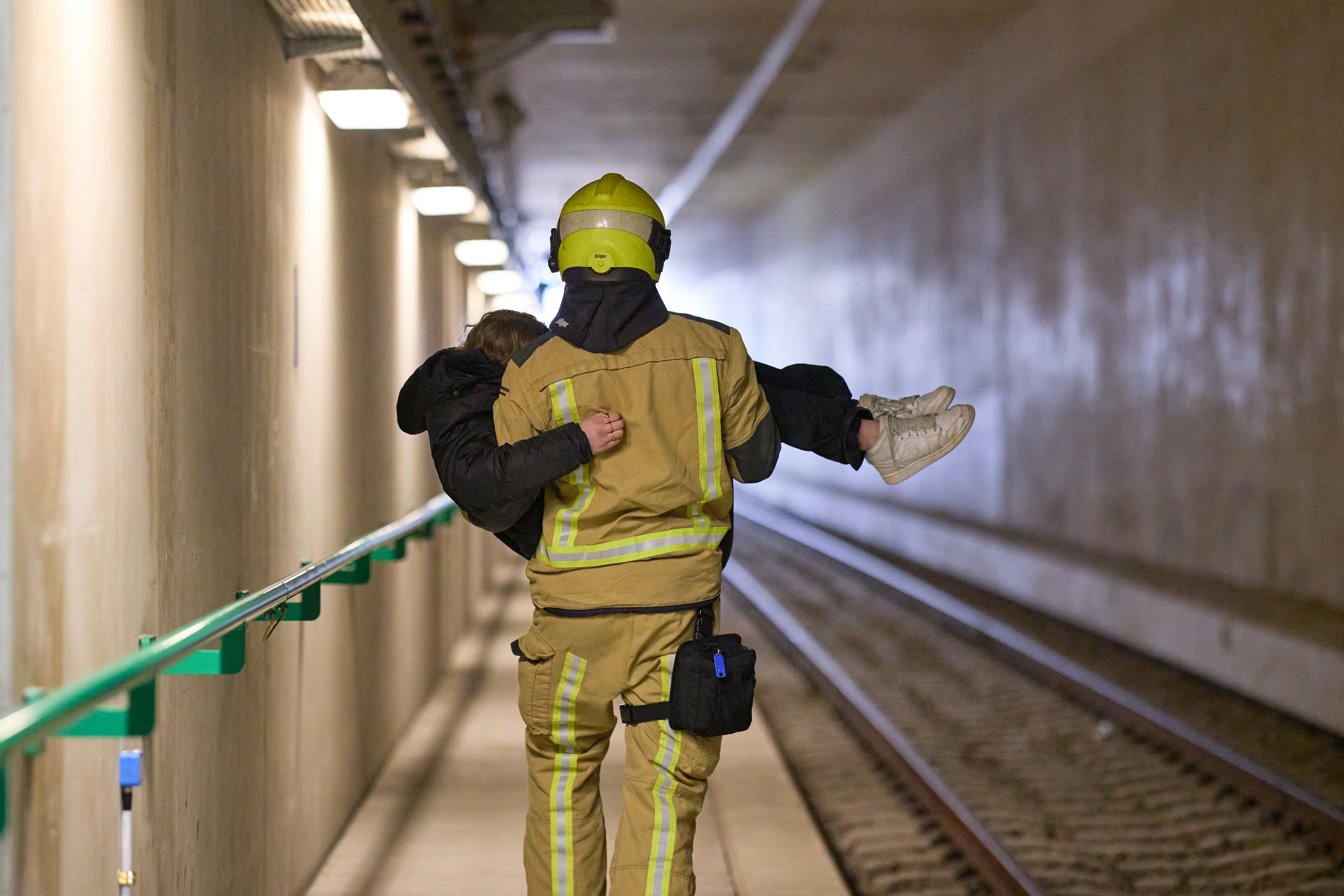 Hulpdiensten In Levensechte Crisisoefeningen In Spoortunnel Delft | ProRail