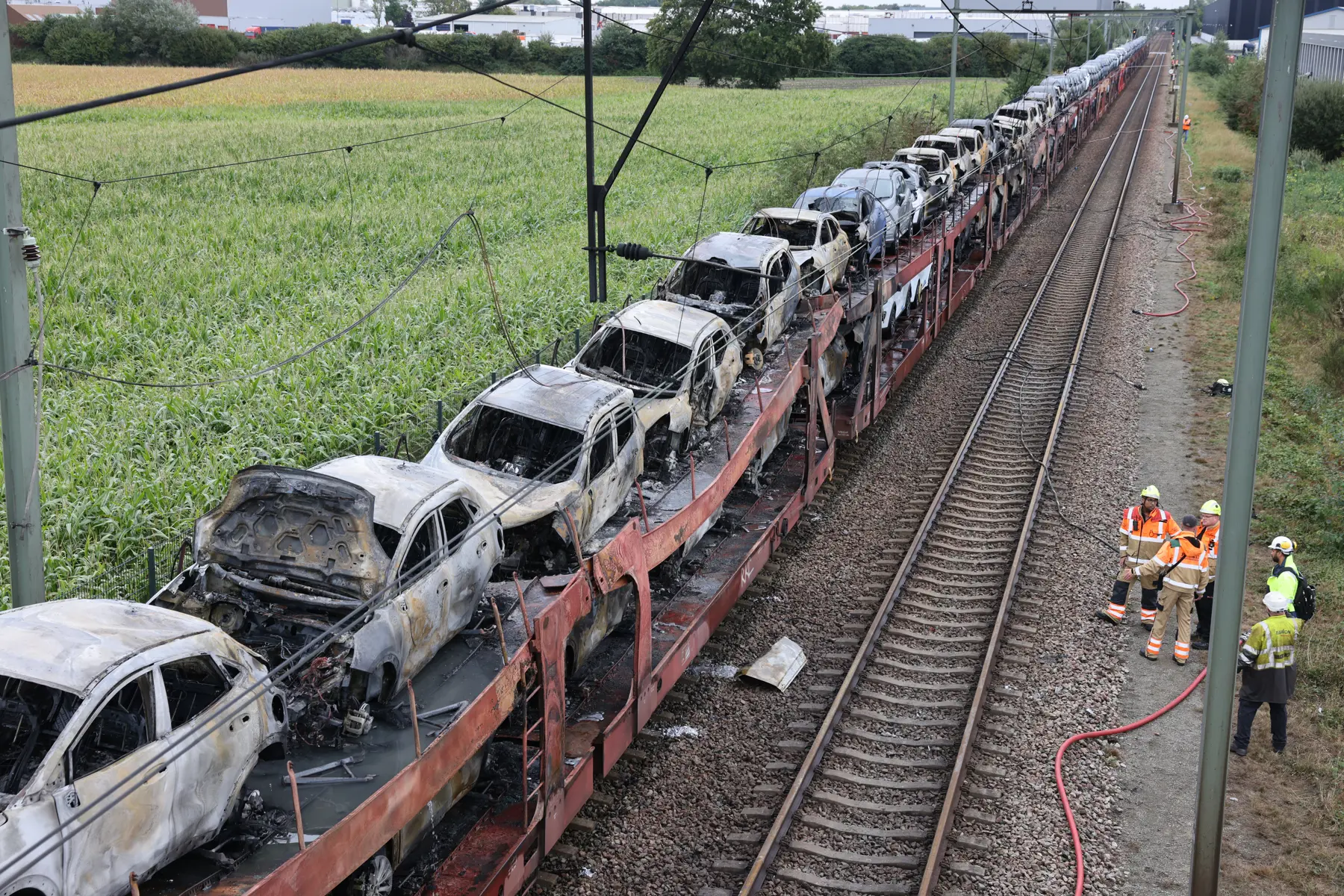 De uitgebrande trein  (beeld: Stefan Verkerk)