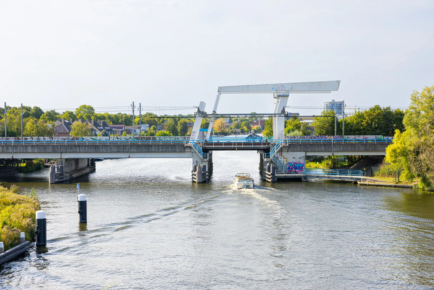 De Vink over de Oude Rijn in Leiden