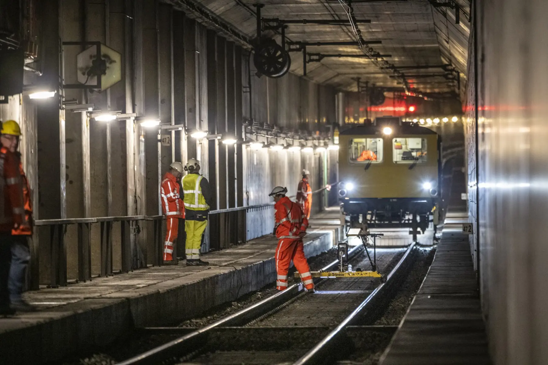 In een tunnel lopen we tegen andere uitdagingen aan dan in de open lucht. 