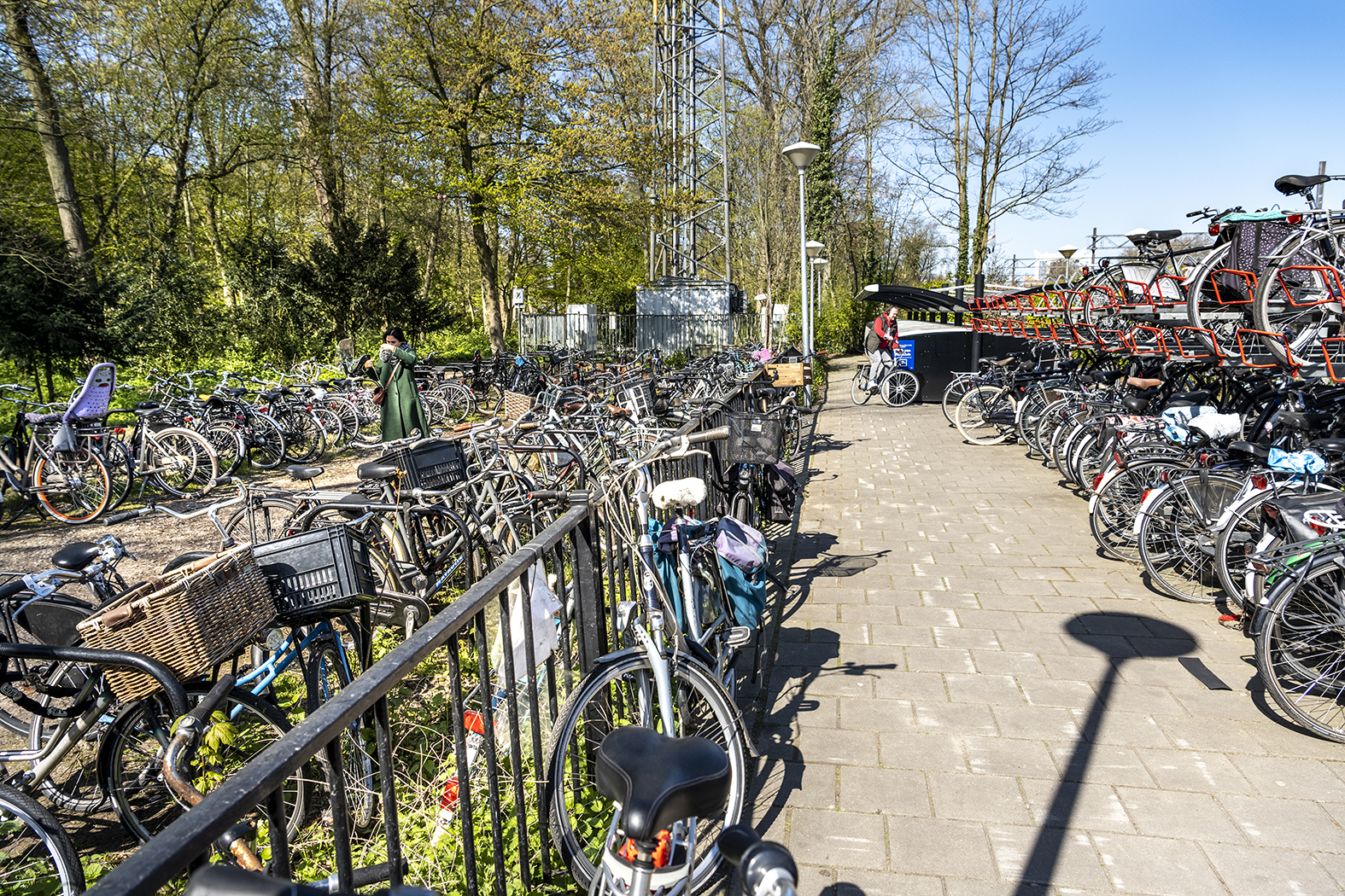 Puzzel Gelegd Voor Bouw Duurzame Entree Met Fietsenstalling Station ...