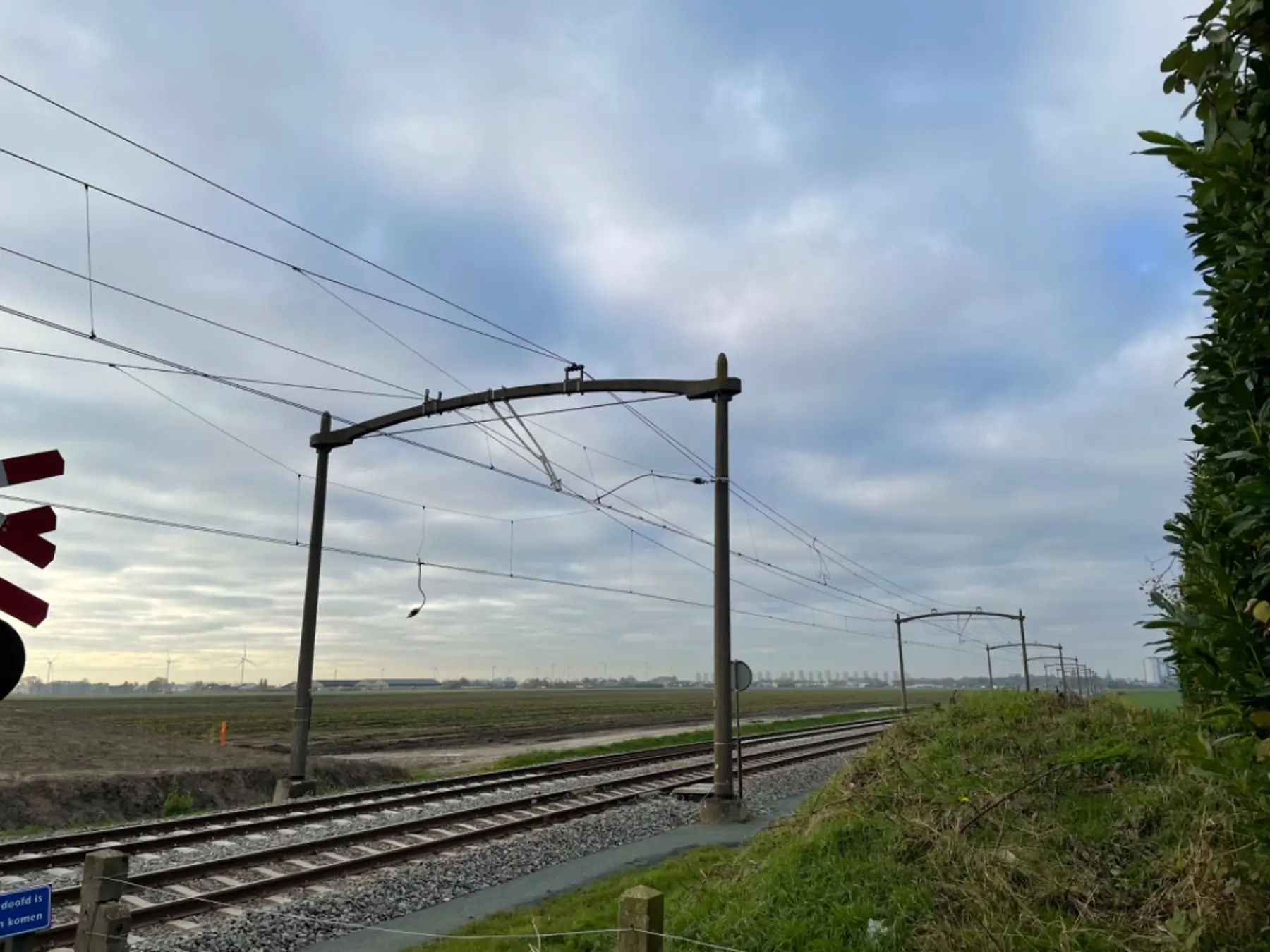 De defecte bovenleiding bij Zevenbergen