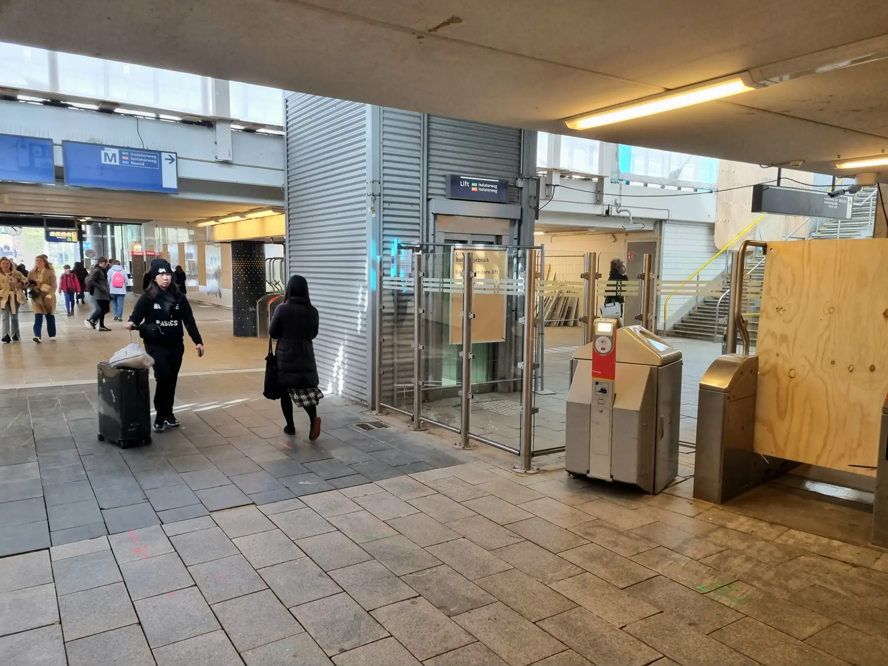 Werkzaamheden in de reizigerstunnel onder station Amsterdam Zuid