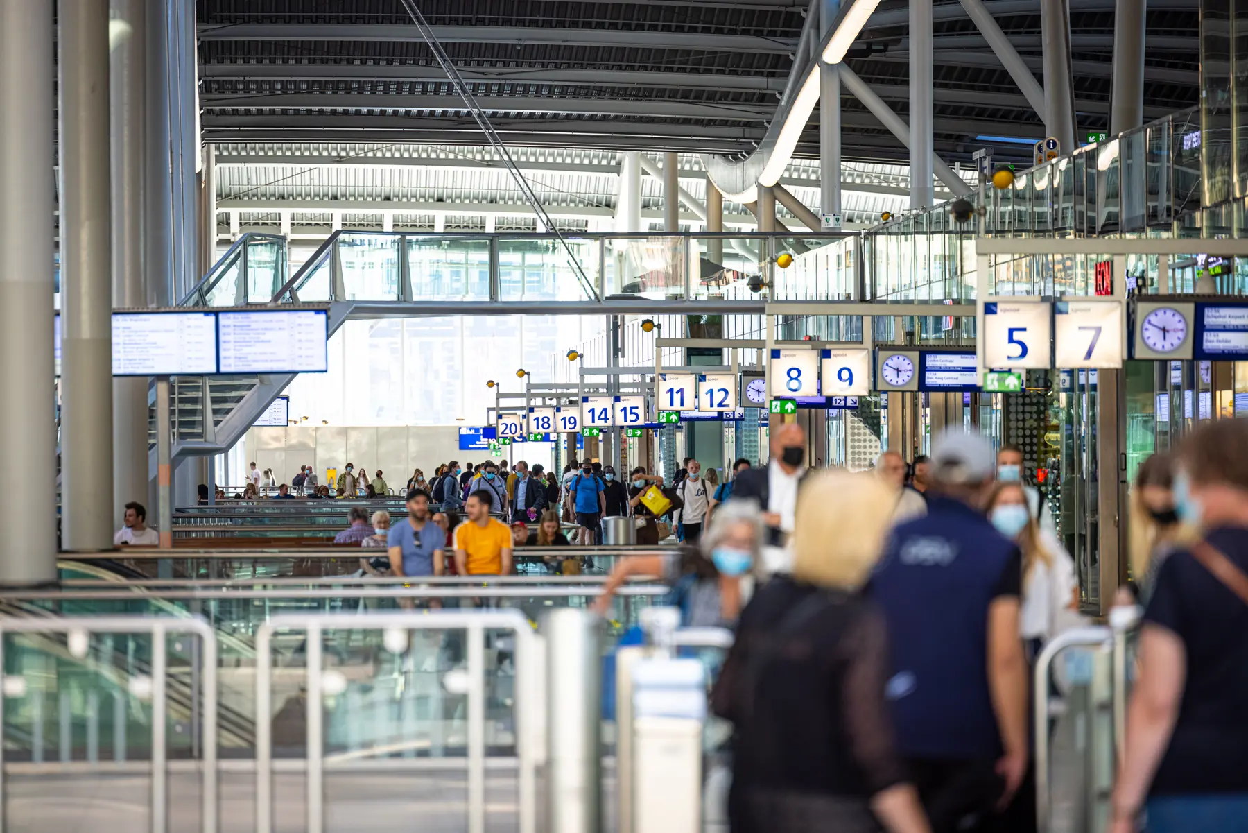 Reizigers op station Utrecht Centraal