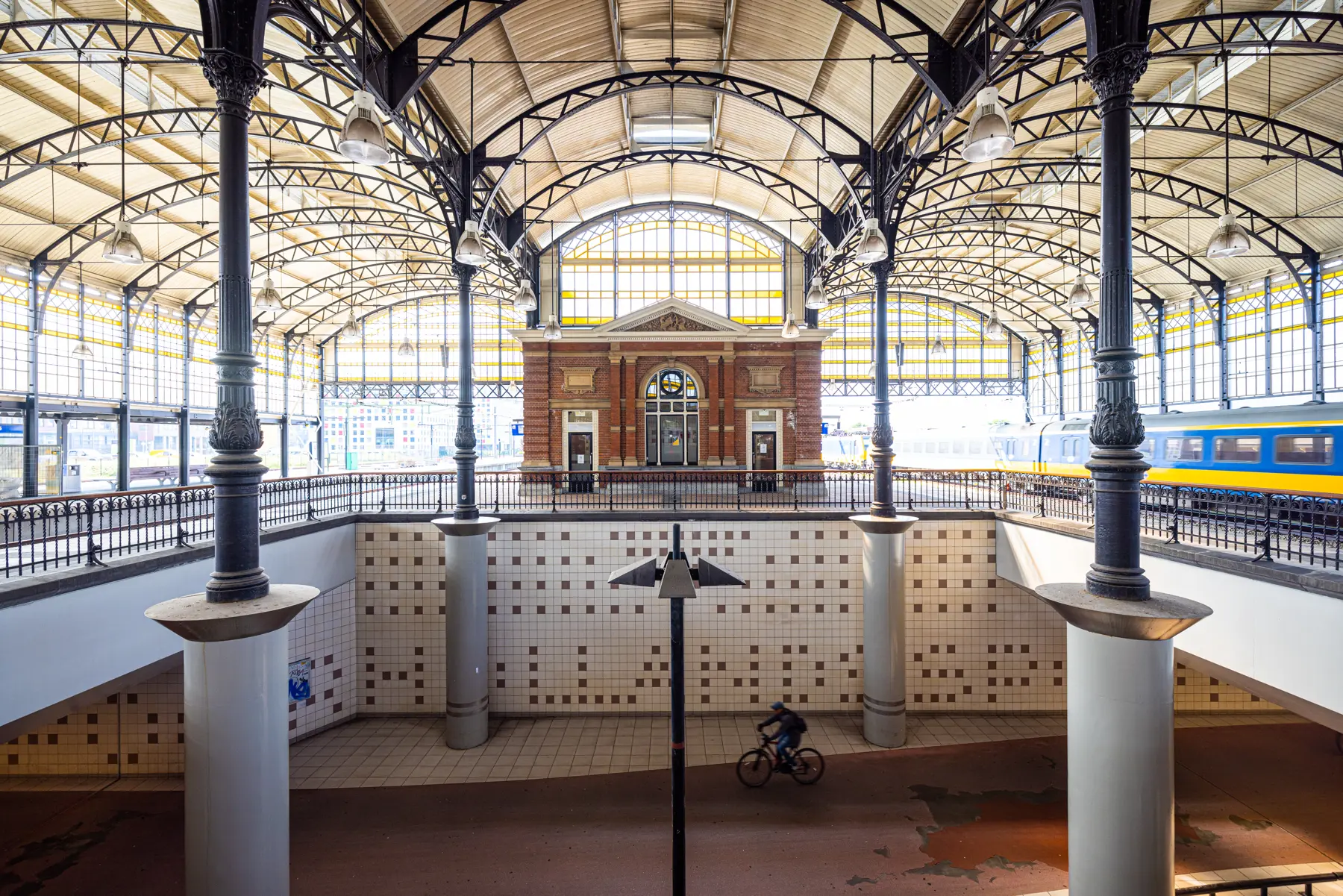 De perronkappen op station Den Haag HS