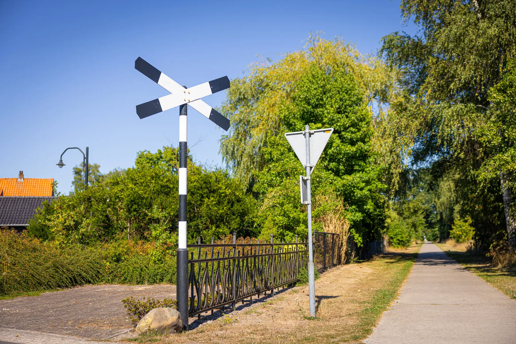 Op diverse plekken is de oude spoorlijn een recreatief fietspad.