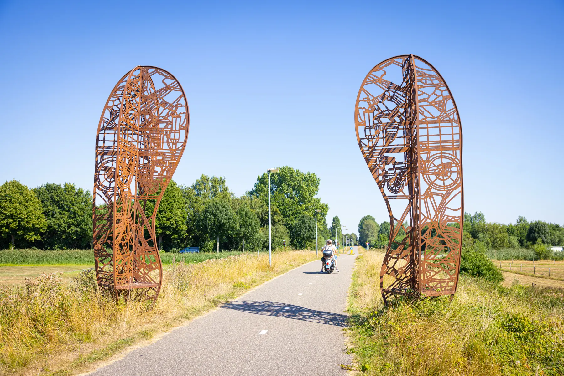 Tegenwoordig is de goederenspoorlijn een langgerekt wandel- en fietspad