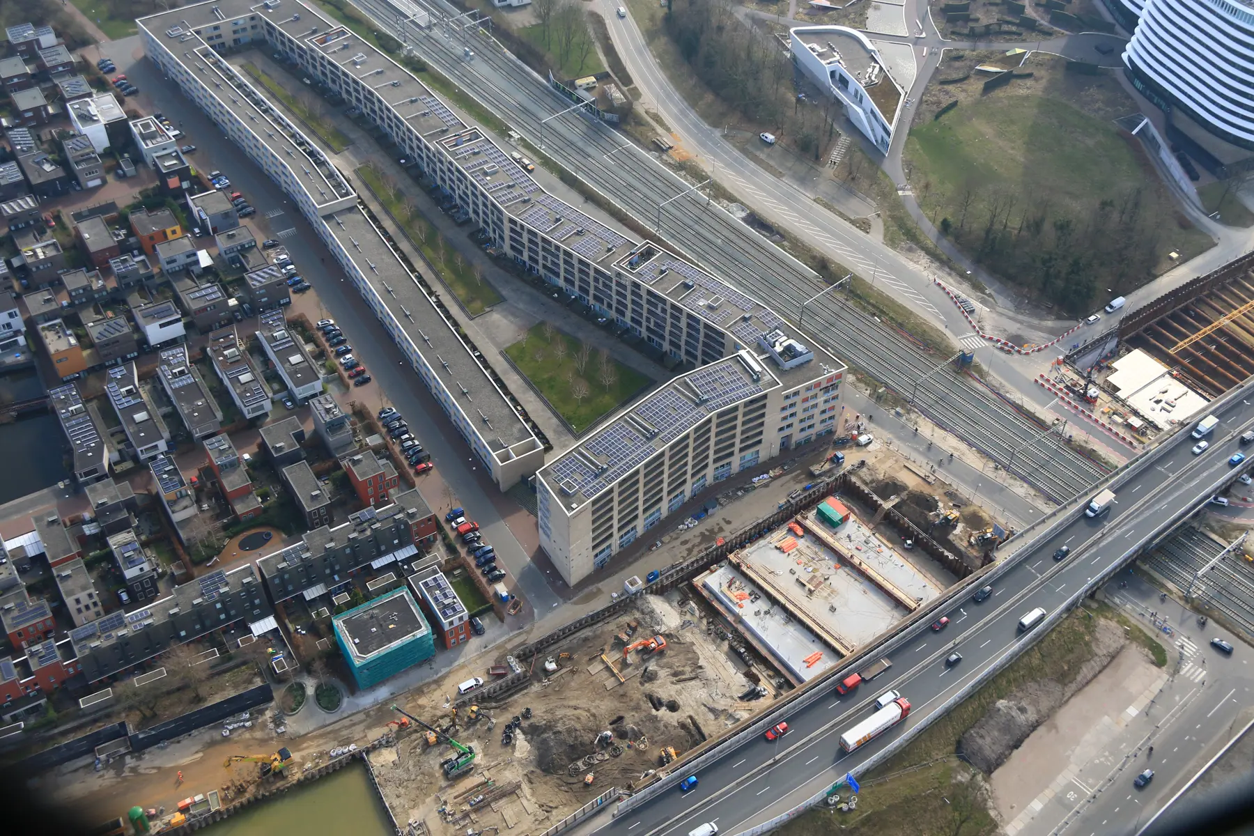 Het voorgebouwde spoordek van de verdiepte ligging