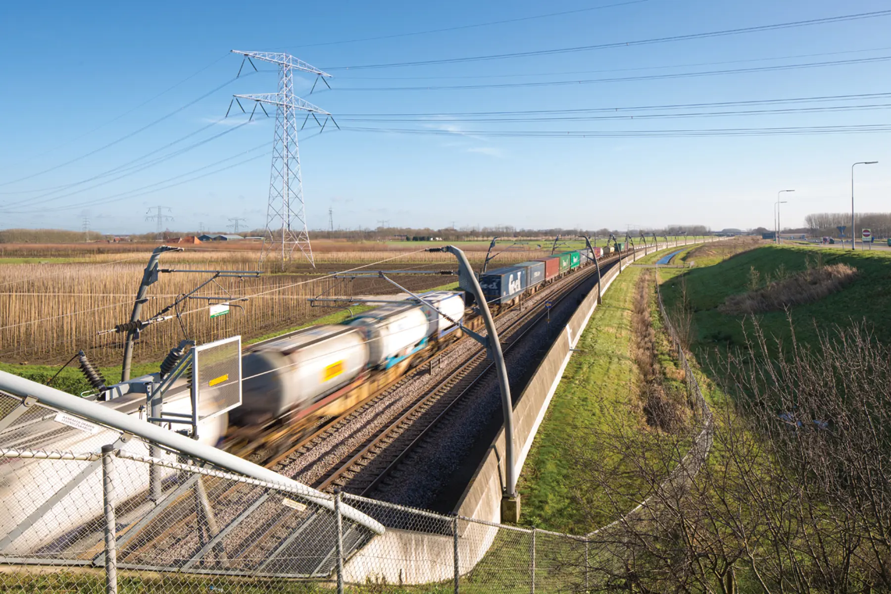 De Betuweroute is een belangrijke verbinding tussen de Nederlandse havens en het Europese achterland