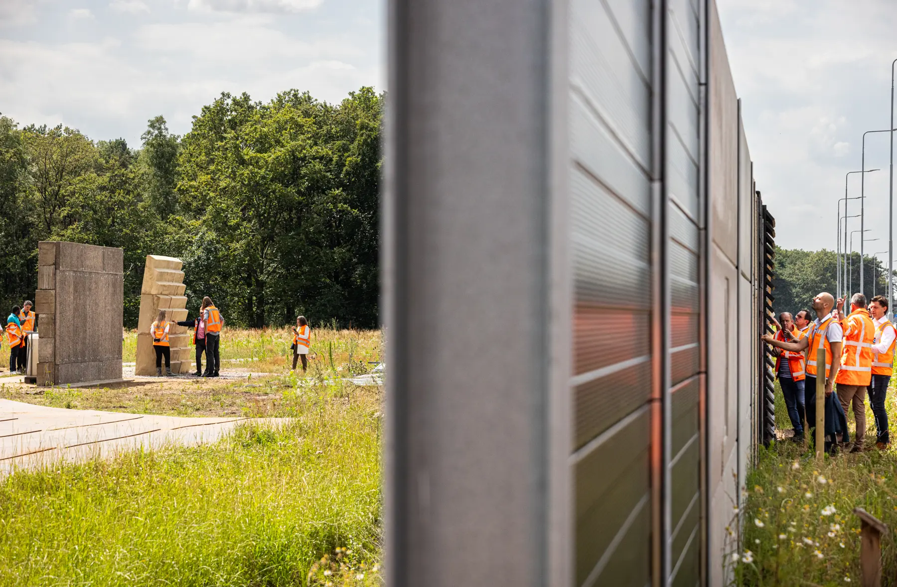 Op het innovatieterrein van InnovA58 aan de A58 bij Eindhoven, worden de schermen in de praktijk getest