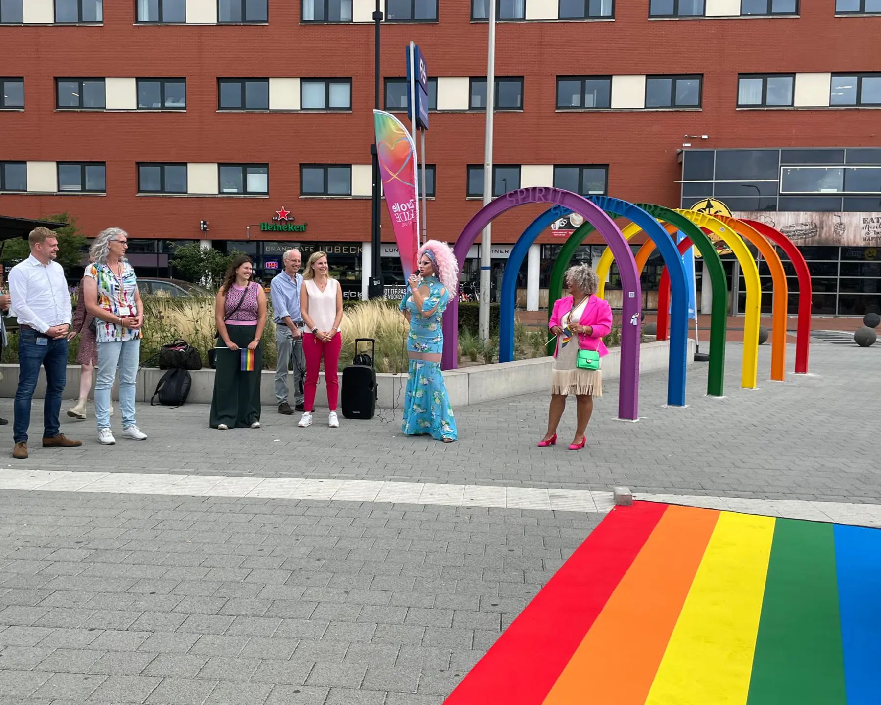 De feestelijke opening van het kunstwerk